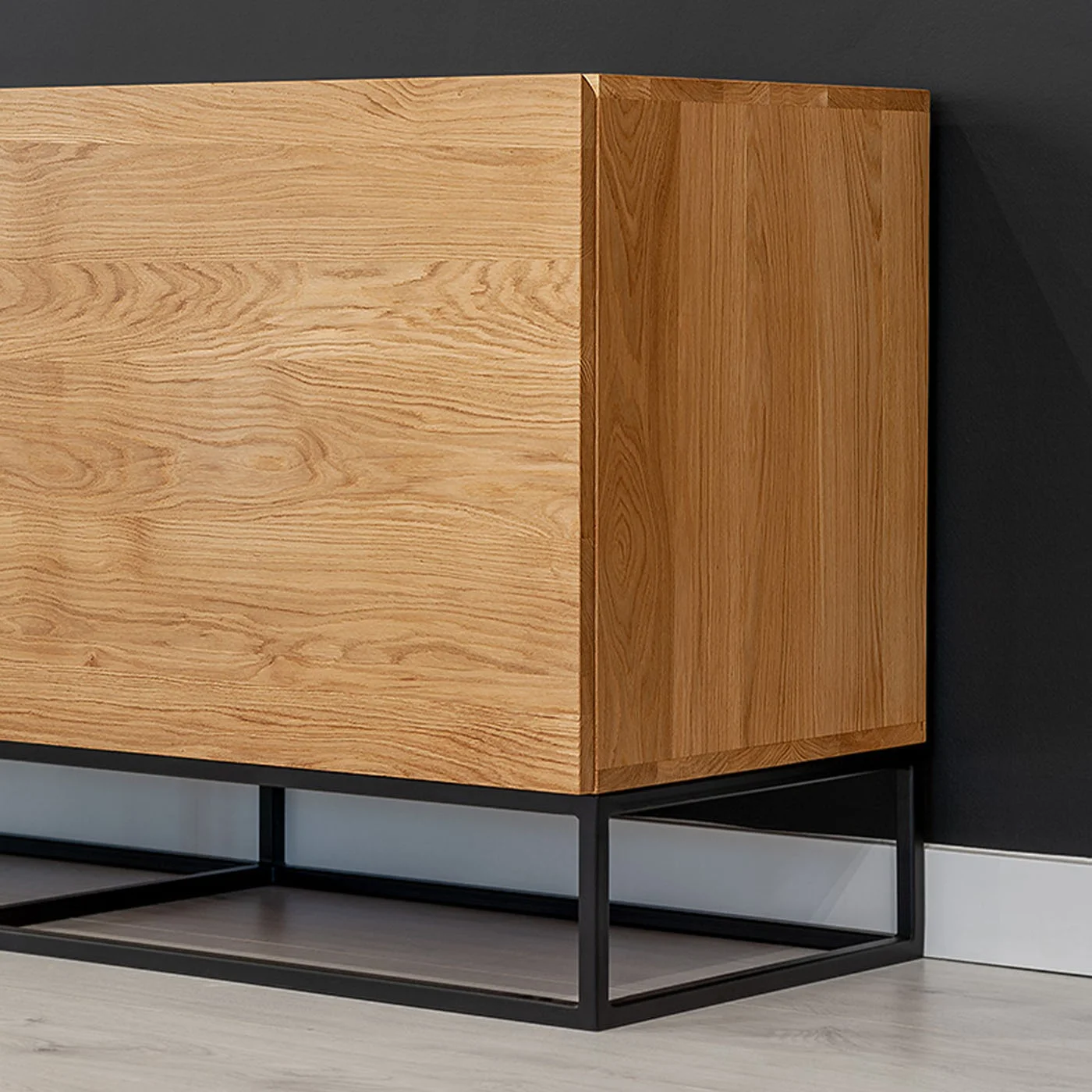 Frame-Kommode aus Massivholz