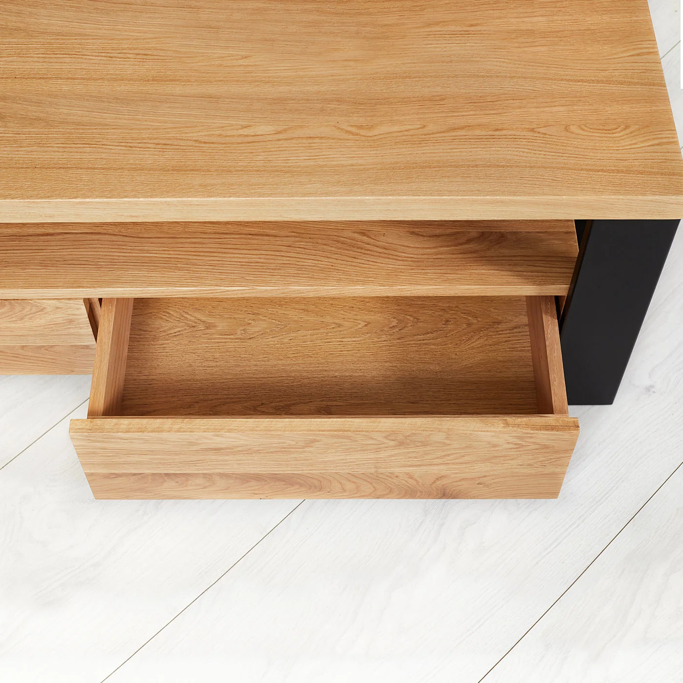 TV-Horizon-Schrank aus massivem Holz