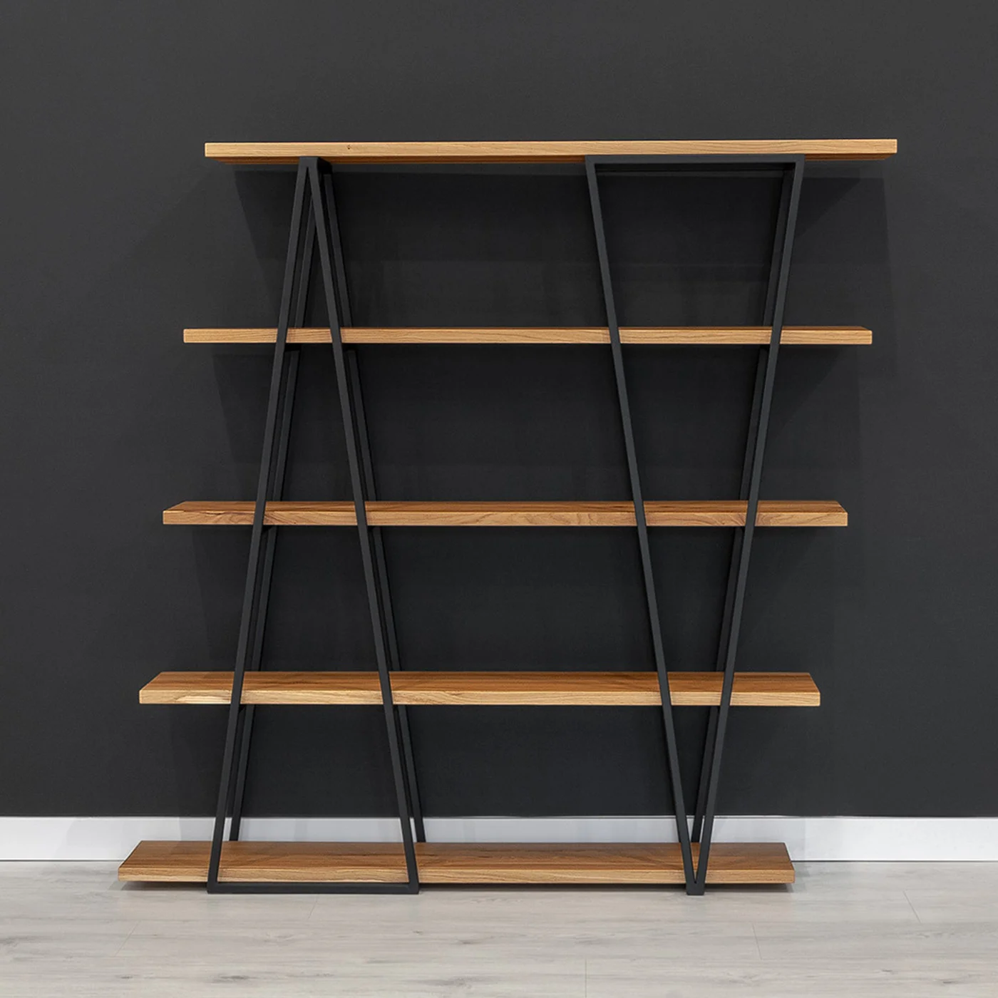 Industrielles Tilt-Bücherregal aus massivem Holz